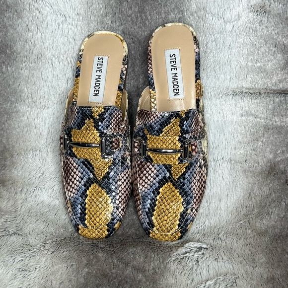 Steve Madden Kori gold and blue multi colored snake skin print slides size 5.5 - Picture 2 of 4